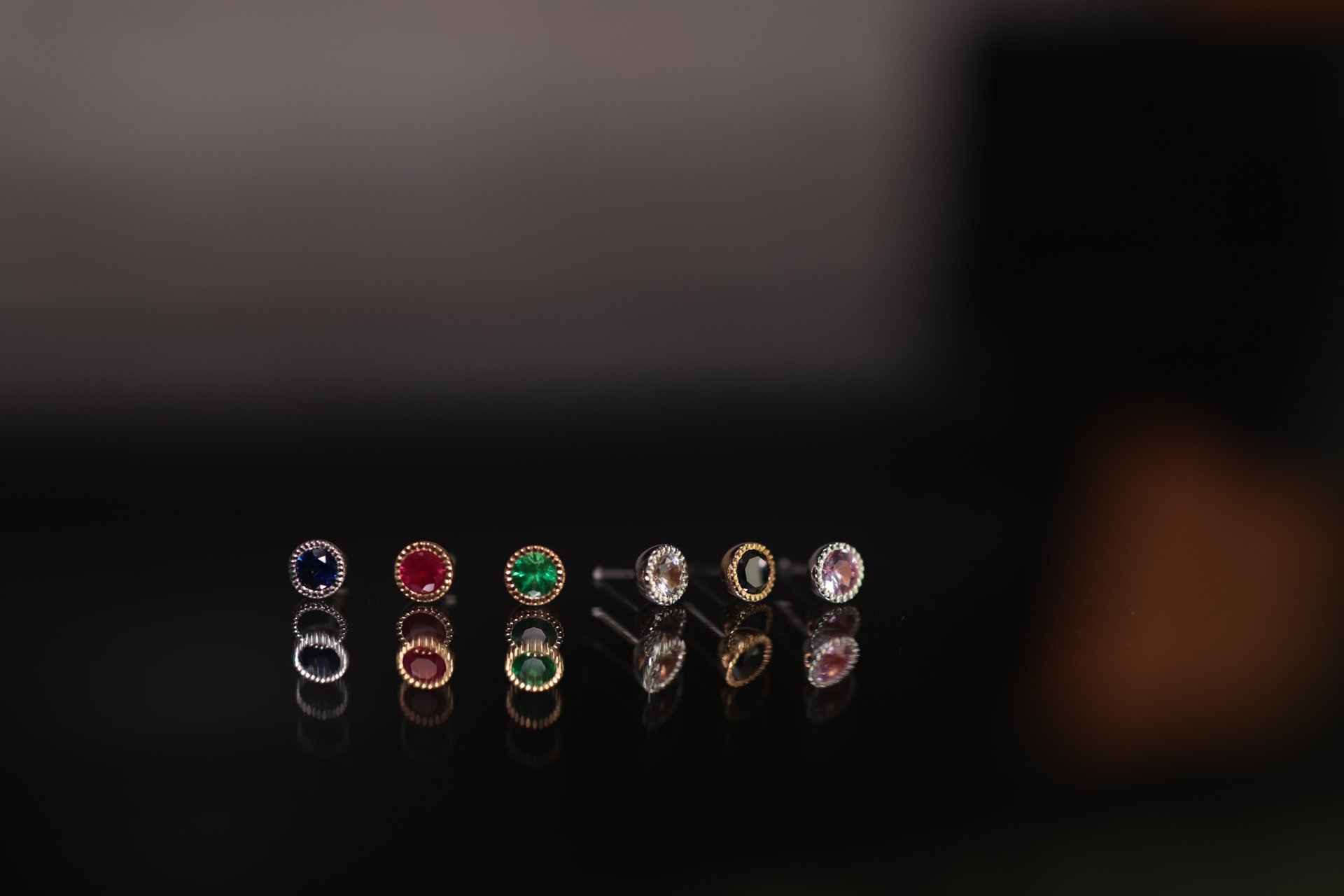 Delicate gold septum clicker